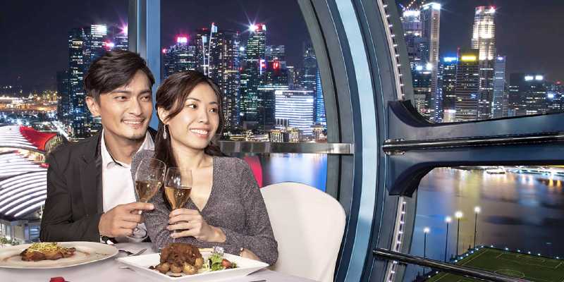 sky dining in Singapore Flyer